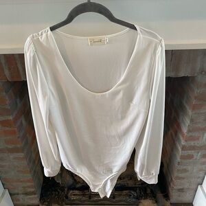 Spadehill White Medium Deep Scoop Neck Long Sleeve Bodysuit Snaps Snatched Fit